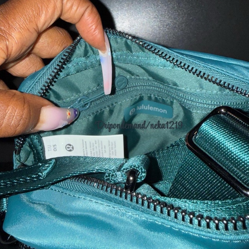 Lululemon Everywhere Crossbody Bag 2L Metal Hardware- Deep Marina/Gunmetal - Picture 9 of 9